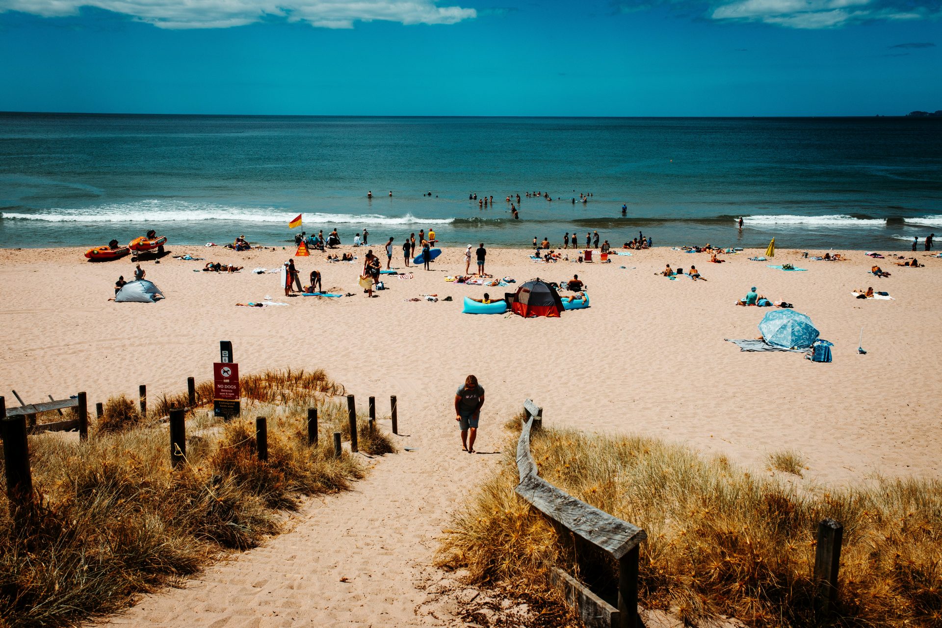Menschen am Strand tagsüber